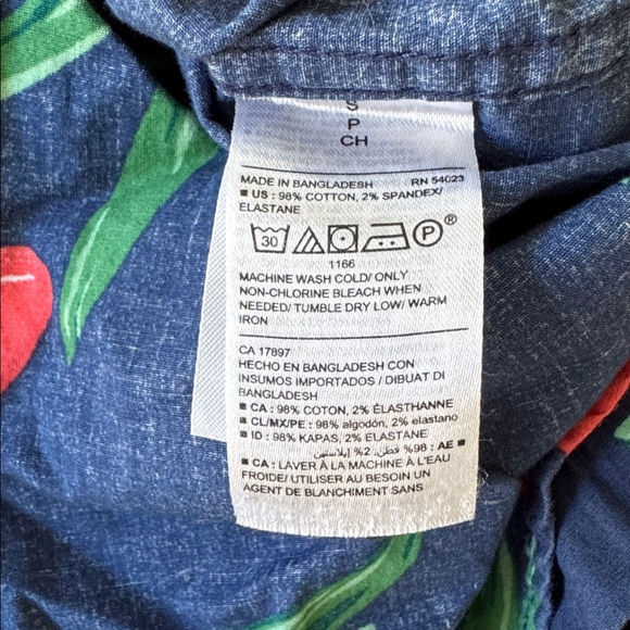 OLD NAVY button down shirt size S blue red watermelons shortsleeve slim fit flex - Picture 4 of 4